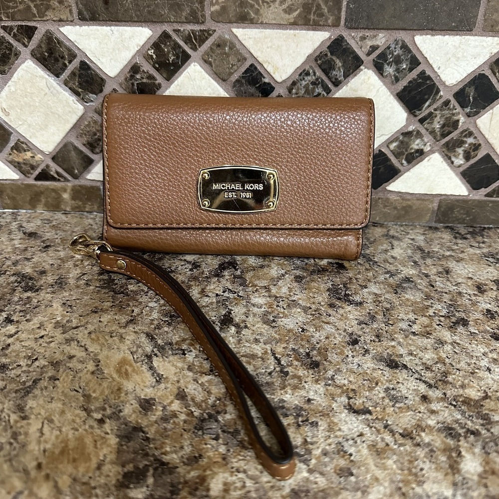 Michael Kors Light Brown Leather Zip Around Wristlet for I-Phone 6 Wallet